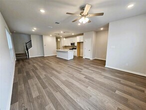 104 Greinert Dr in Taylor, TX - Foto de edificio - Building Photo