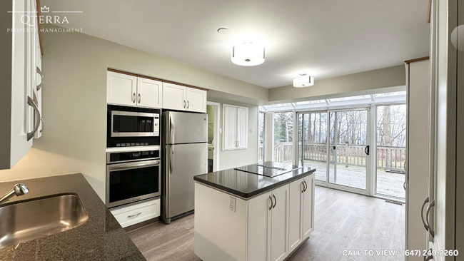 23 S Marine Dr in Toronto, ON - Building Photo - Building Photo
