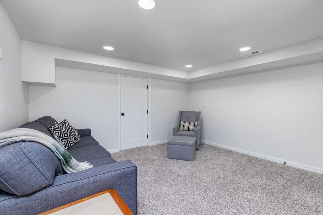 3701 SW Henderson St in Seattle, WA - Building Photo