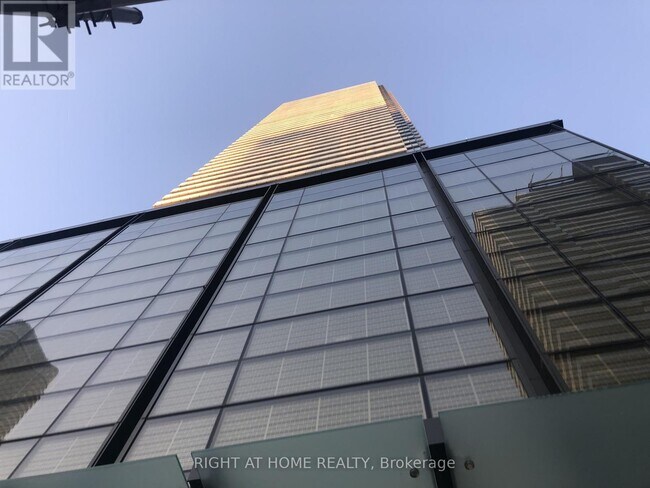 501 Yonge St in Toronto, ON - Building Photo - Building Photo