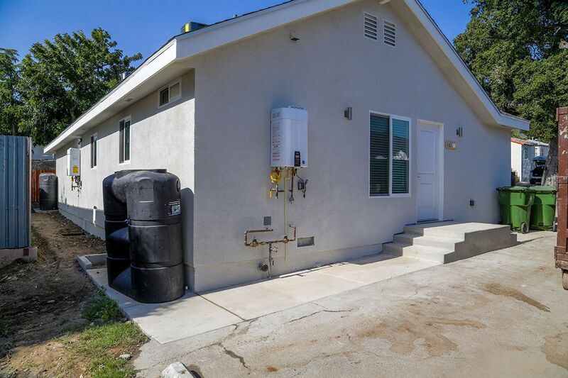 10021 Silverton Ave in Los Angeles, CA - Building Photo