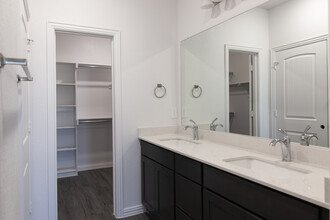1450 Ponderosa Dr in Waxahachie, TX - Building Photo - Building Photo