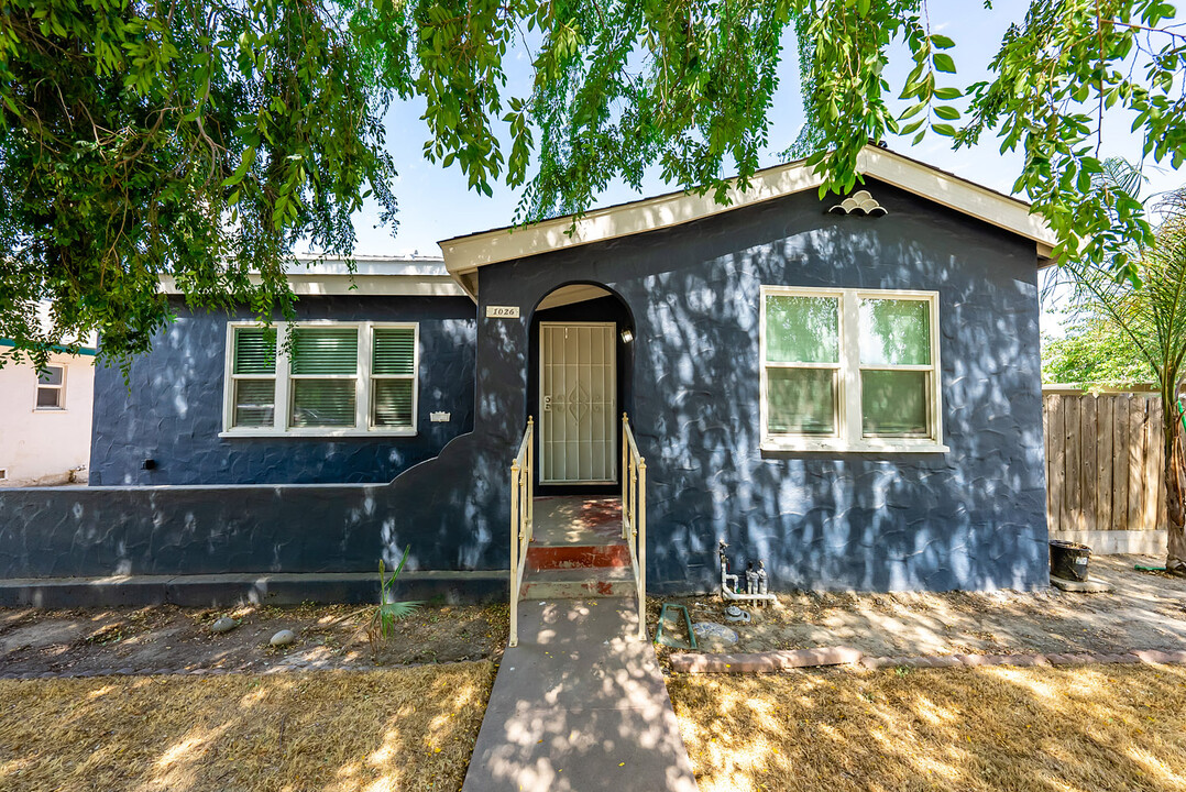 1028 Kaweah St in Hanford, CA - Building Photo