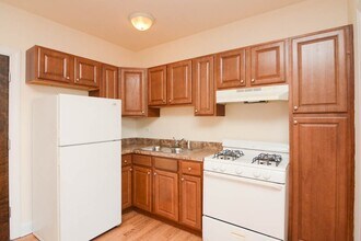 2600 N Kimball Ave, Unit 403 in Chicago, IL - Building Photo - Building Photo