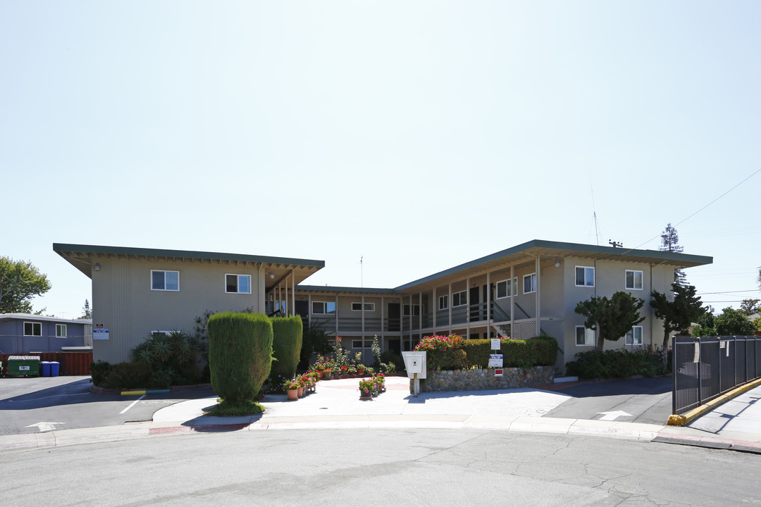 Marlboro Manor Apartments in San Jose, CA - Building Photo