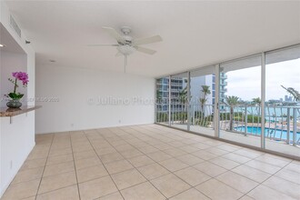 7601 E Treasure Dr in North Bay Village, FL - Building Photo - Building Photo