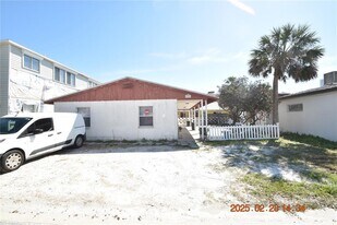 146 Coral Ave in Redington Shores, FL - Building Photo
