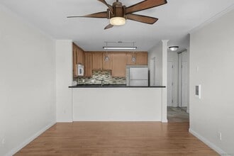 3030 Suncrest Dr in San Diego, CA - Building Photo - Building Photo