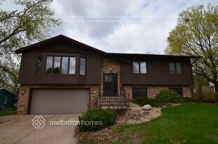 943 Pine View Ct in St. Paul, MN - Building Photo