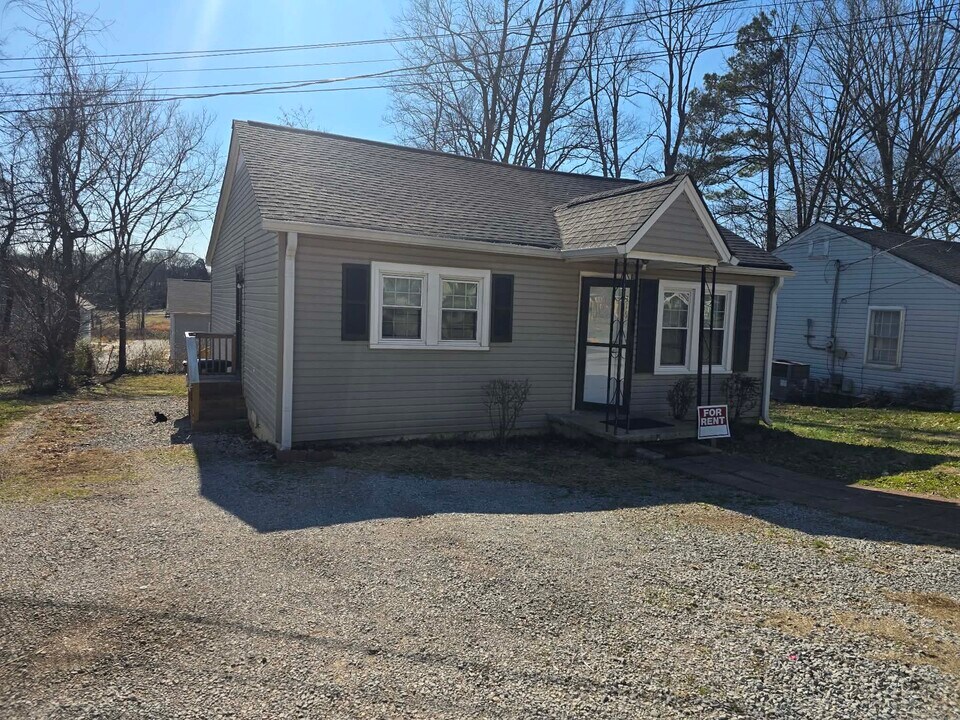 316 E Highland Dr in Columbia, TN - Building Photo