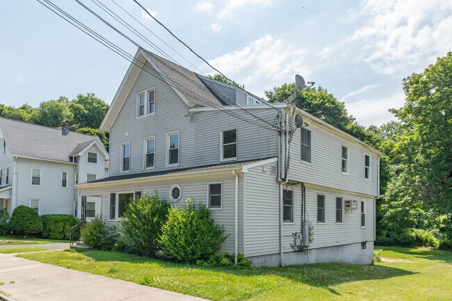34 Locke St-Unit -#2 in Ansonia, CT - Building Photo - Building Photo
