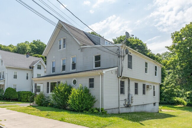 34 Locke St-Unit -#2 in Ansonia, CT - Building Photo - Building Photo