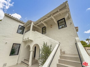 150 N Arnaz Dr in Beverly Hills, CA - Building Photo - Building Photo