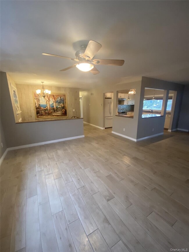 415 West Dr in Copiague, NY - Building Photo - Building Photo