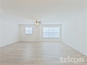 1207 Mary Jane Ave, Unit 3H in Waxhaw, NC - Foto de edificio - Building Photo