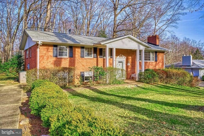 4925 Tunlaw St in Alexandria, VA - Building Photo - Building Photo