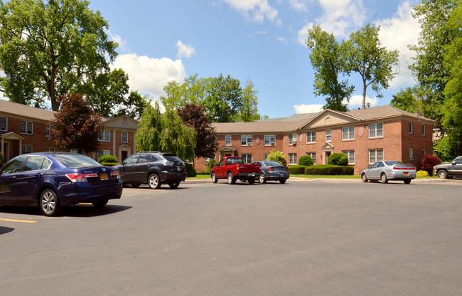 Chestnut Hill Apartments in Amsterdam, NY - Foto de edificio - Building Photo