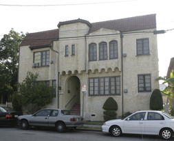 1324 N New Hampshire Ave in Los Angeles, CA - Foto de edificio - Building Photo