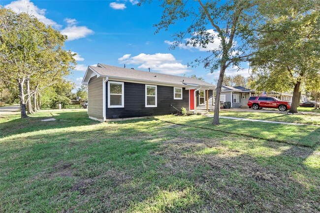 719 Enfield St in Bryan, TX - Foto de edificio - Building Photo