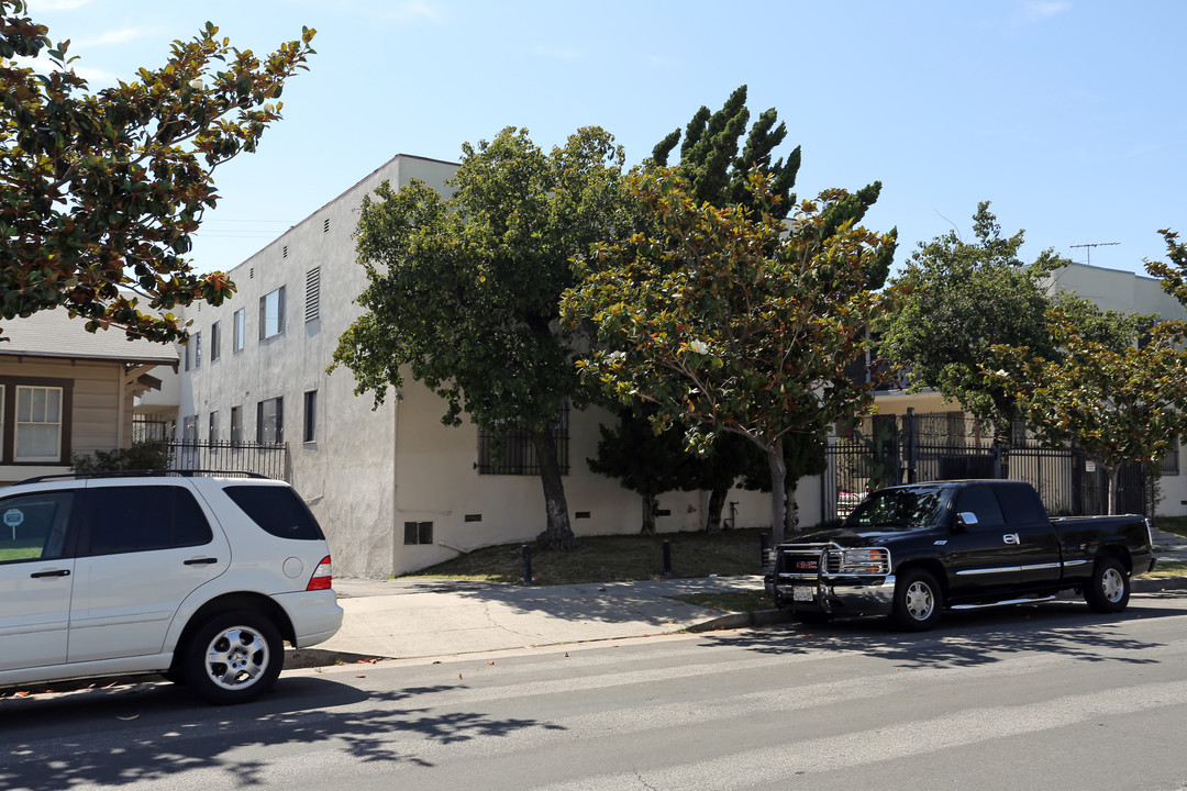 915 S St Andrews Pl in Los Angeles, CA - Building Photo