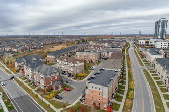 2462 Steeplechase St in Oshawa, ON - Building Photo - Building Photo