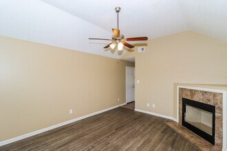 4551 Cedargreen Cove in Memphis, TN - Foto de edificio - Building Photo