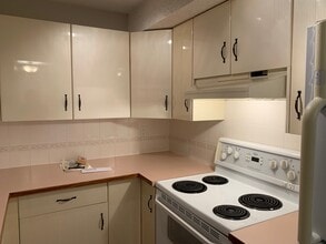 2218-2218 30 St SW in Calgary, AB - Building Photo - Building Photo