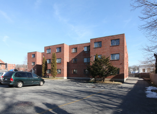 Newman Apartments in Waterbury, CT - Foto de edificio - Building Photo