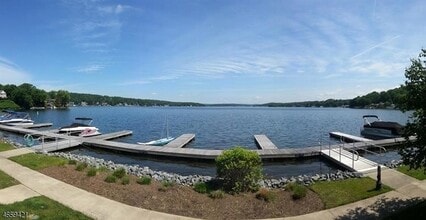 26 Catamaran Ct in Mount Arlington, NJ - Building Photo - Building Photo