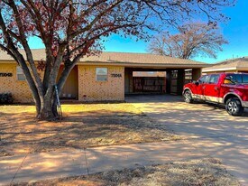 7504 Avenue W in Lubbock, TX - Building Photo