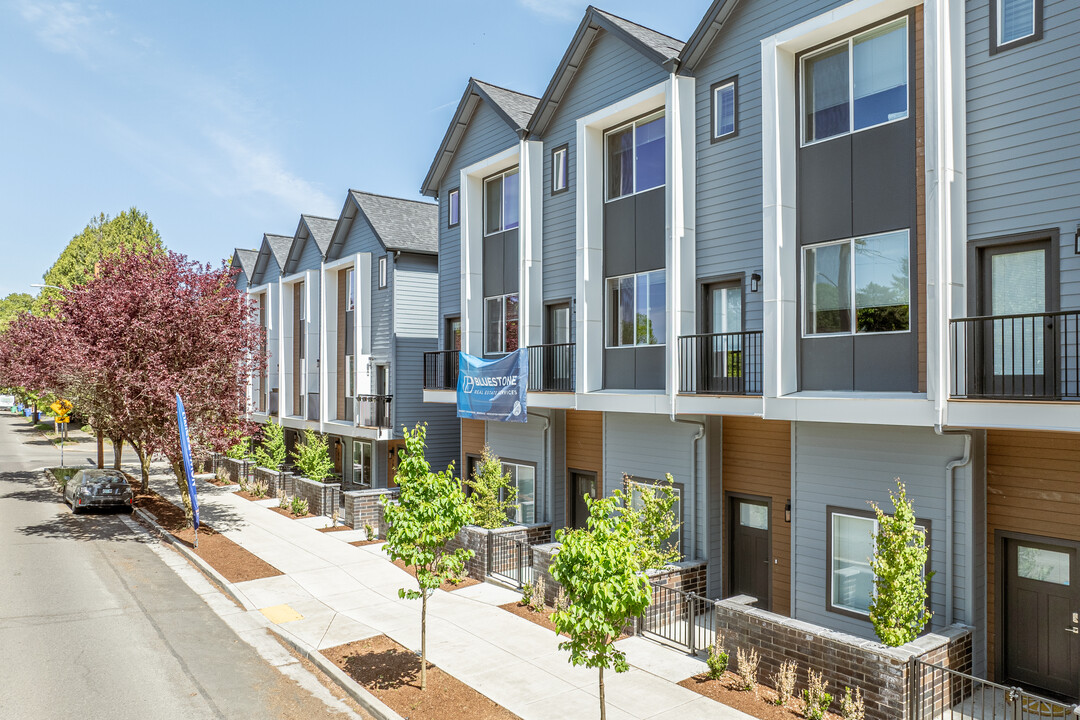 Steeple Townhomes in Portland, OR - Foto de edificio