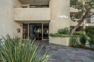 8400 De Longpre Ave, Unit 311 in West Hollywood, CA - Foto de edificio - Building Photo