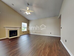 3201 Creekshore Dr in Indianapolis, IN - Building Photo - Building Photo