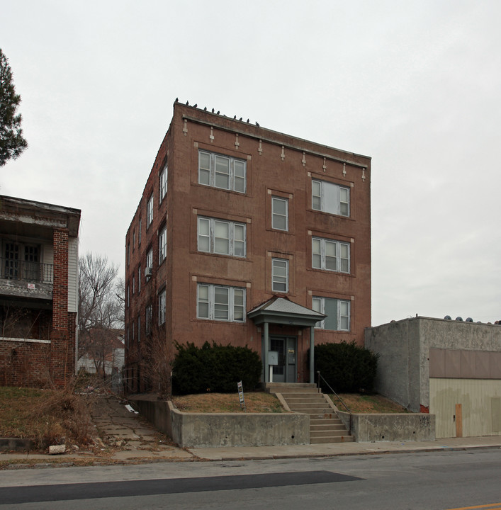 2455 Brooklyn Ave in Kansas City, MO - Foto de edificio