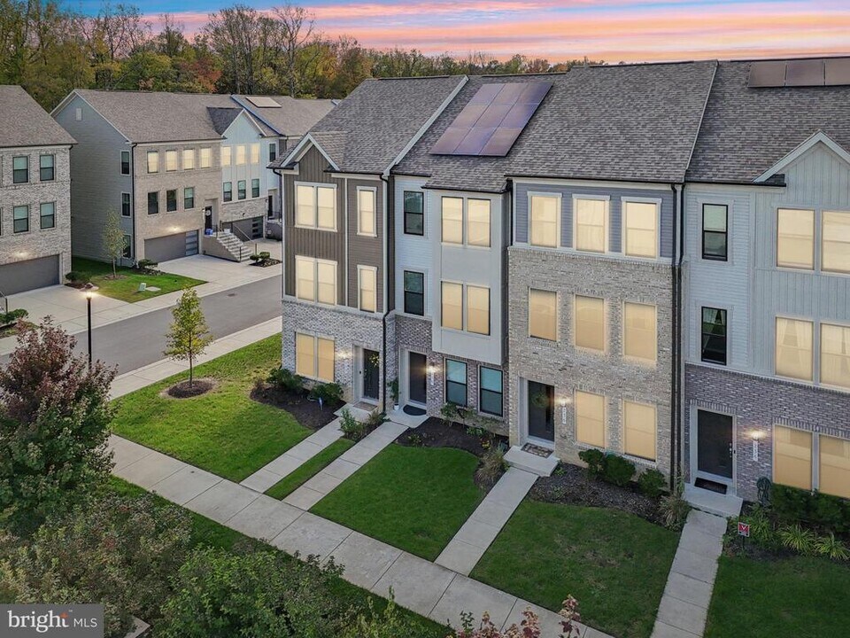 238 Narrowleaf Way in Laurel, MD - Building Photo