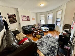 872 Huntington Ave in Boston, MA - Foto de edificio - Building Photo