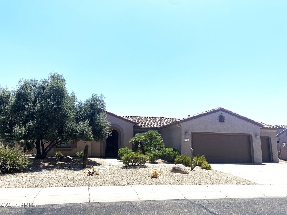21705 N Black Bear Lodge Dr in Surprise, AZ - Building Photo