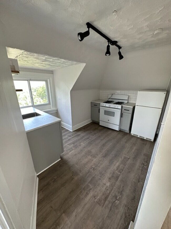 753 Rossmore Ave in Pittsburgh, PA - Building Photo - Building Photo