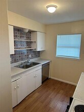 9795 Twin Creek Cir in Dallas, TX - Building Photo - Building Photo
