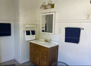 701 W Poplar St, Unit Apartment 3 in Stockton, CA - Foto de edificio - Building Photo