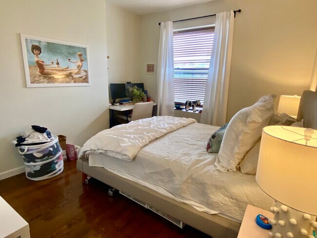 636 Beacon St, Unit 303 in Boston, MA - Building Photo - Building Photo