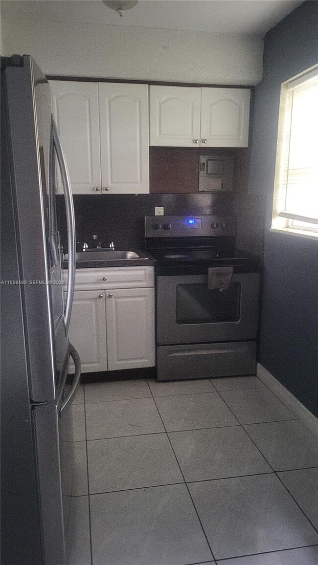 property at 1220 SW 5th St