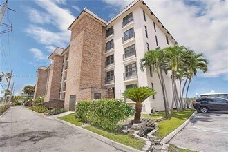 3200 N Ocean Dr in Hollywood, FL - Building Photo - Building Photo