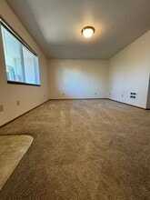 151 N 8th St in Coos Bay, OR - Foto de edificio - Building Photo