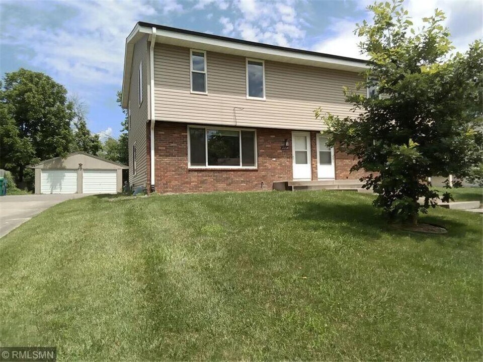 1202 Poppyseed Dr in New Brighton, MN - Building Photo