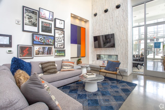11405 Chandler Blvd in Los Angeles, CA - Building Photo - Building Photo