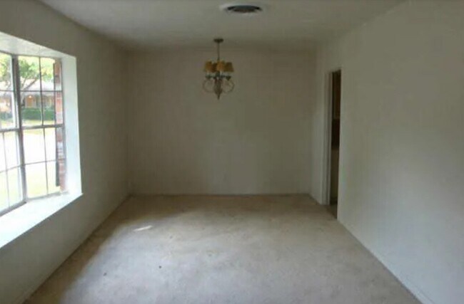 3802 Savannah Dr in Garland, TX - Foto de edificio - Building Photo