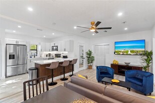 719 NE 36th St in Oakland Park, FL - Building Photo