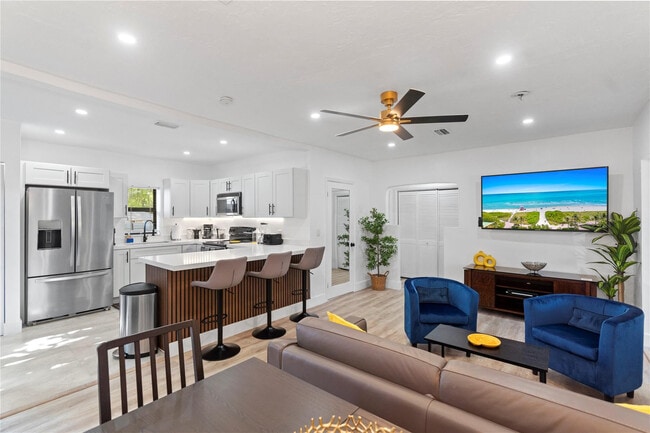 property at 719 NE 36th St