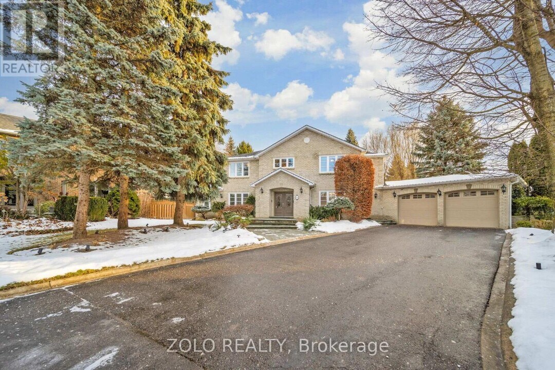 8 Enchanted Ct in Brampton, ON - Building Photo